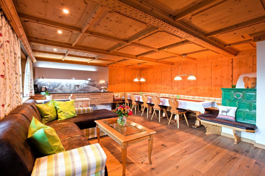 Chalet Tschallener Apartment Риед им Оберинтал Стая снимка